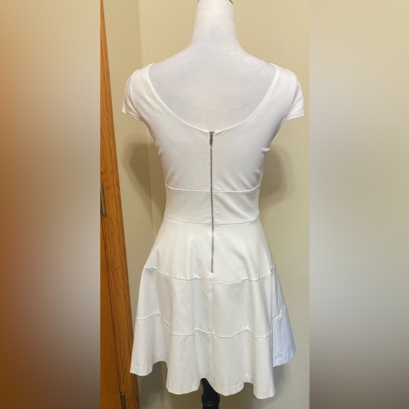 EUC Banana Republic Cap Sleeves Fit and Flare Dress - Picture 2 of 3